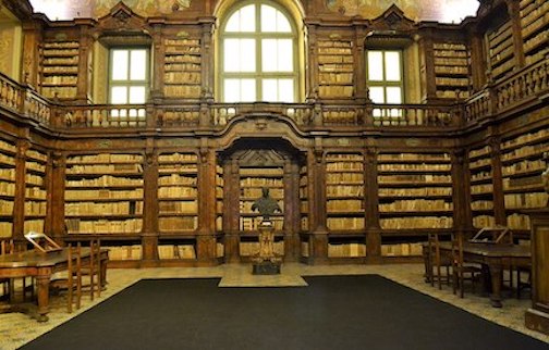 1024px-Biblioteca_dei_Girolamini._1283.jpg